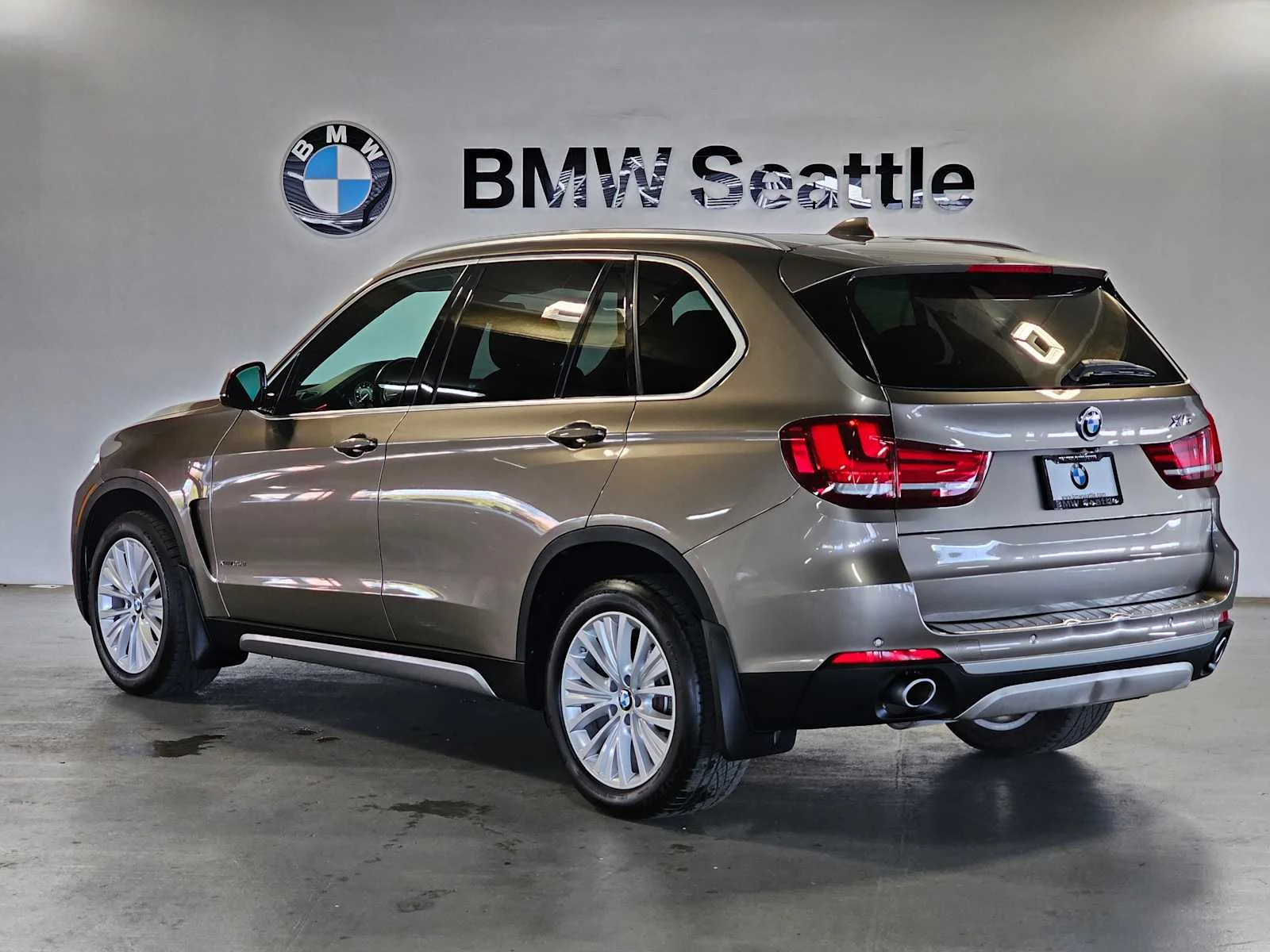 Used 2017  BMW xDrive35d image 4