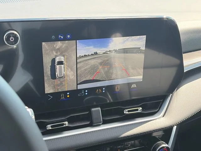 New 2027 Summit White Chevrolet LT image 20