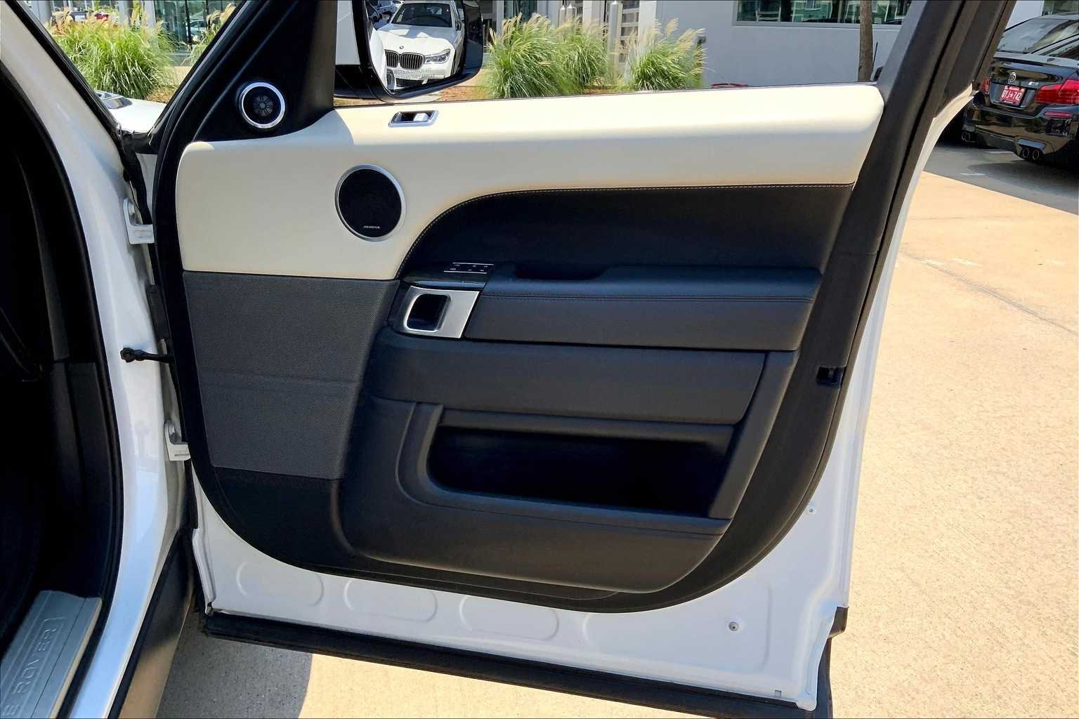 Used 2021 Fuji White Land Rover HSE Silver Edition image 41
