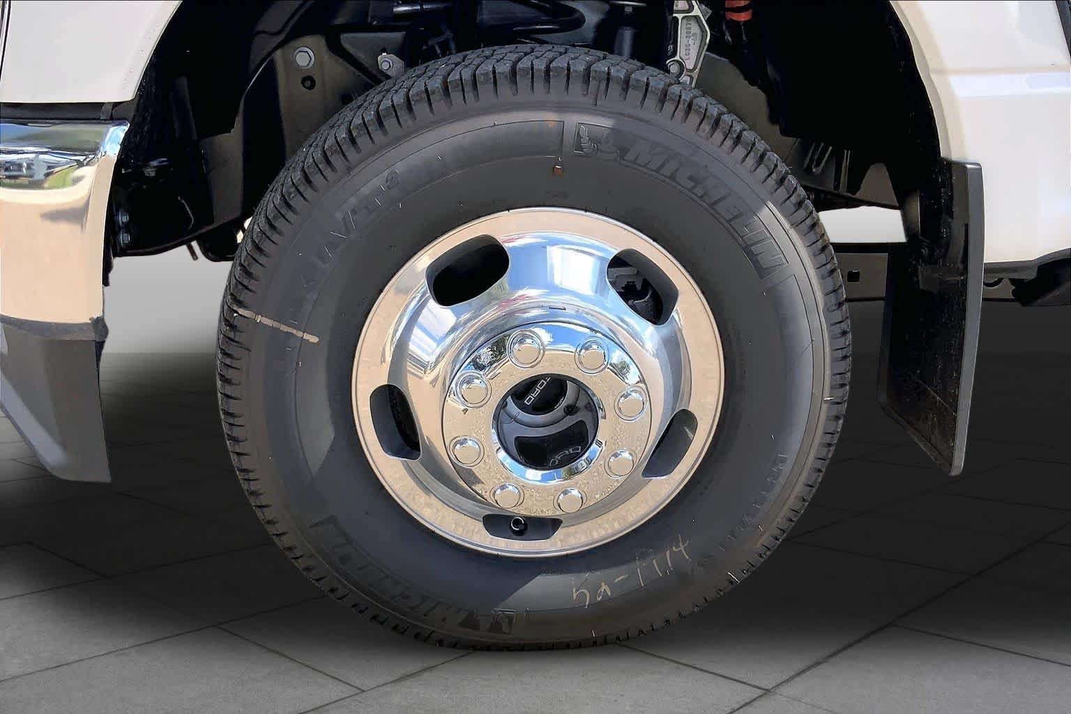 New 2026 Star White Metallic Tri-Coat Ford F-350® Lariat® image 11