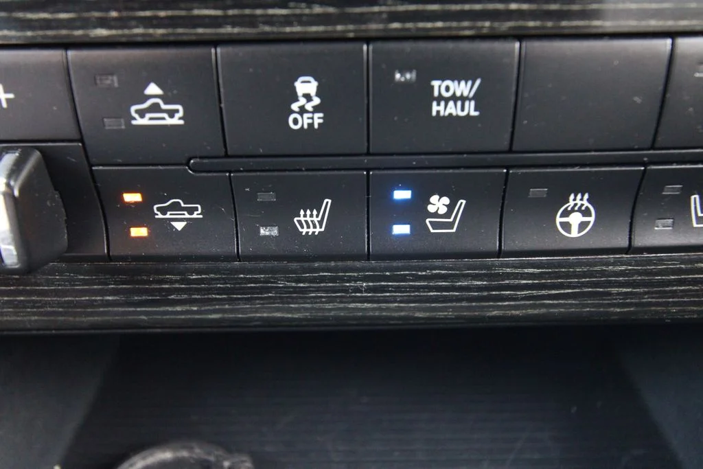 Used 2016 Black Ram Laramie Longhorn image 29