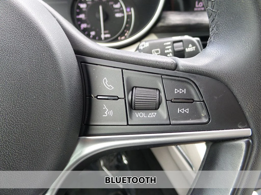Used 2019 Black Alfa Romeo Base image 11