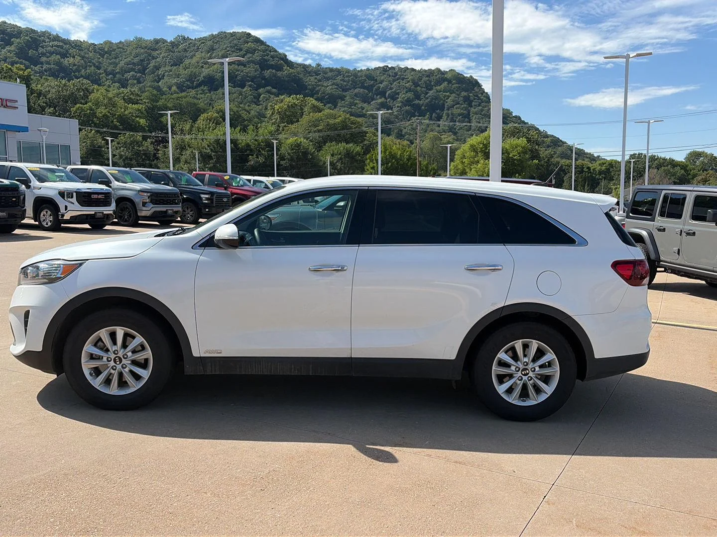 Used 2019 White Kia LX image 15