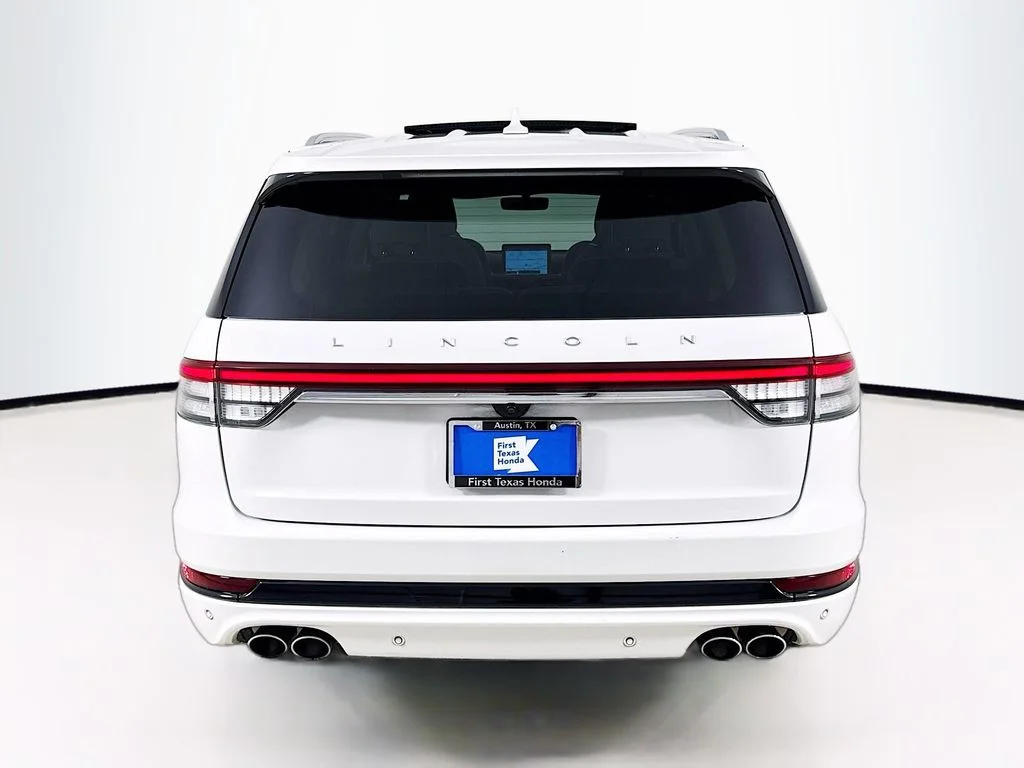 Used 2020 White Metallic Lincoln Grand Touring image 7