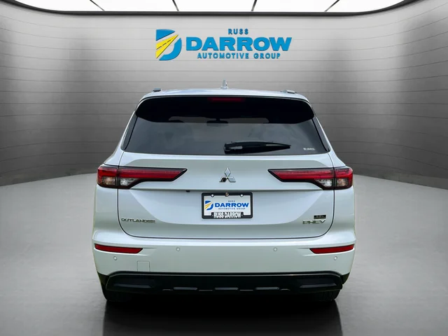 Used 2025 White Mitsubishi SEL Black Edition image 4