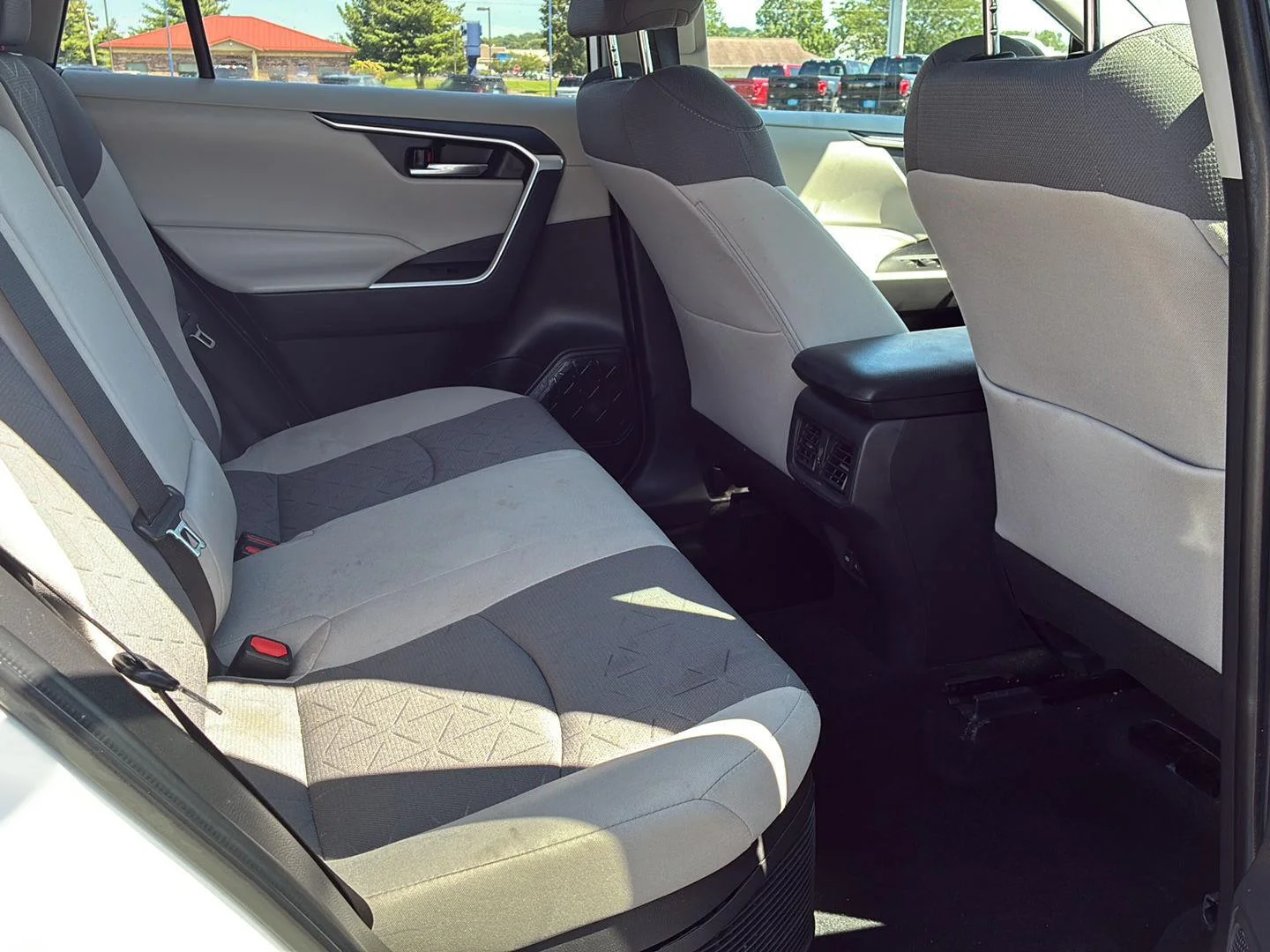 Used 2022 White Toyota XLE image 11