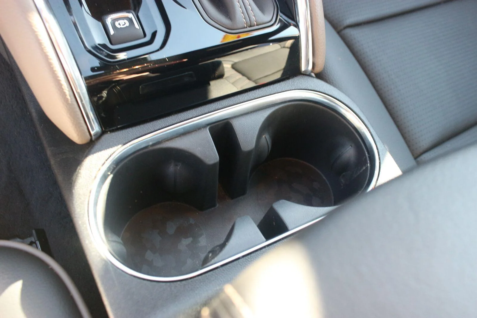 Used 2024 Onyx Black GMC Denali image 22