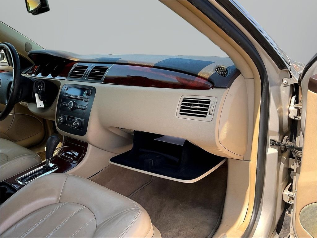 Used 2008 Gold Buick CXL image 28