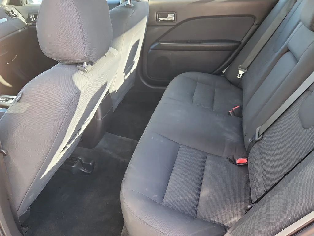 Used 2012 Blue Ford SE image 11