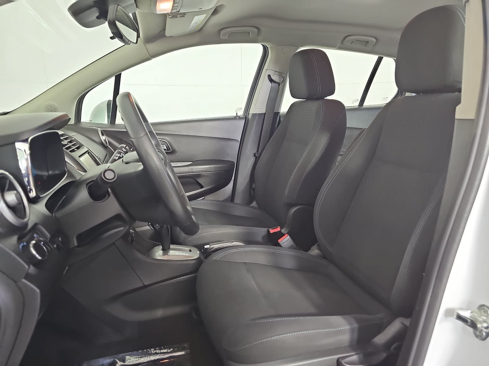 Used 2016 White Chevrolet LS image 14