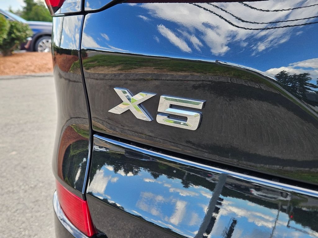 Used 2026 Black Sapphire Metallic BMW xDrive40i image 10