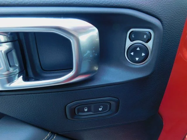 2025 Jeep Wrangler 4-Door Sahara - Photo 12