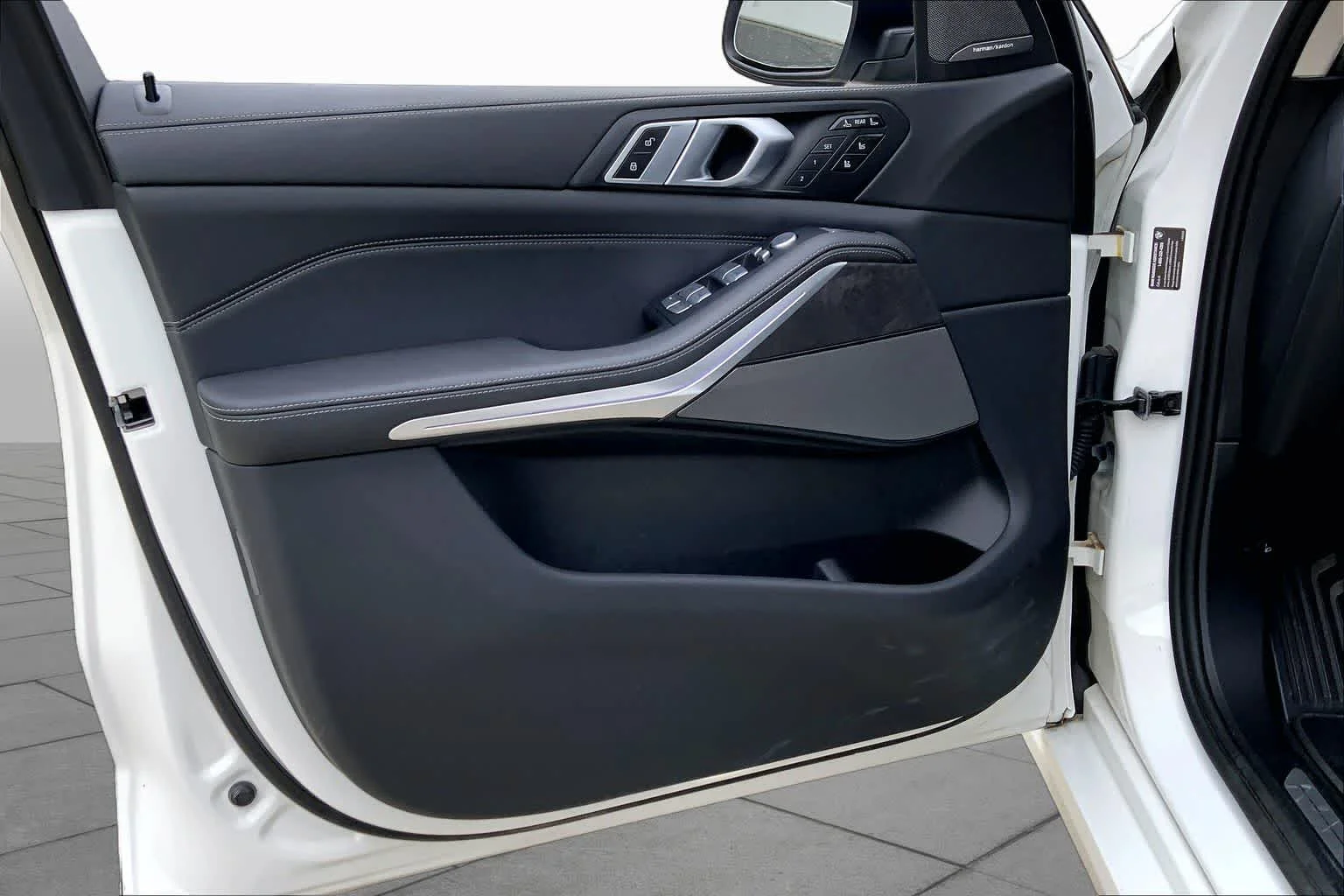 Used 2024 Alpine White BMW xDrive40i image 20