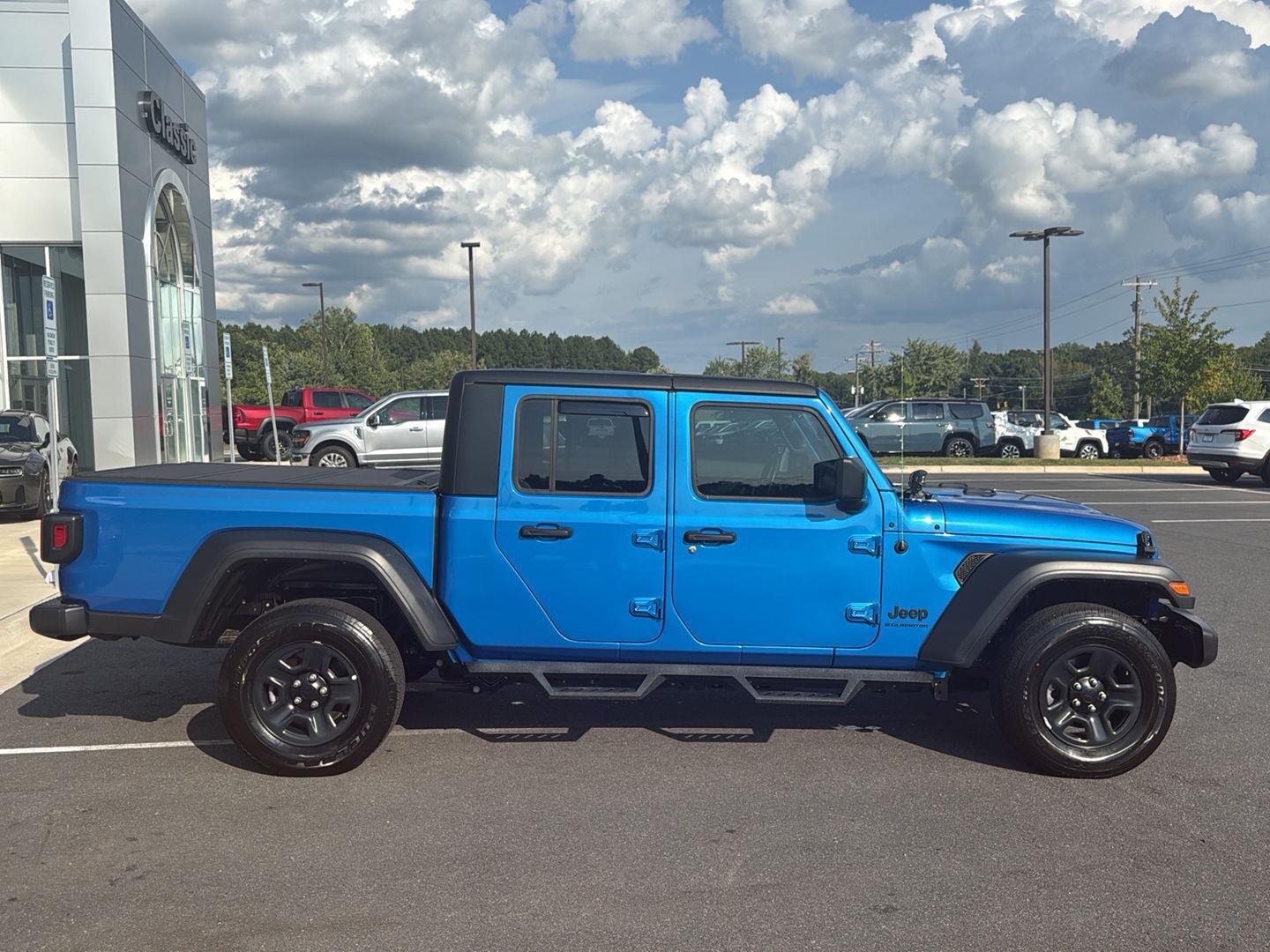 Used 2023 Hydro Blue Pearlcoat Jeep Sport image 4