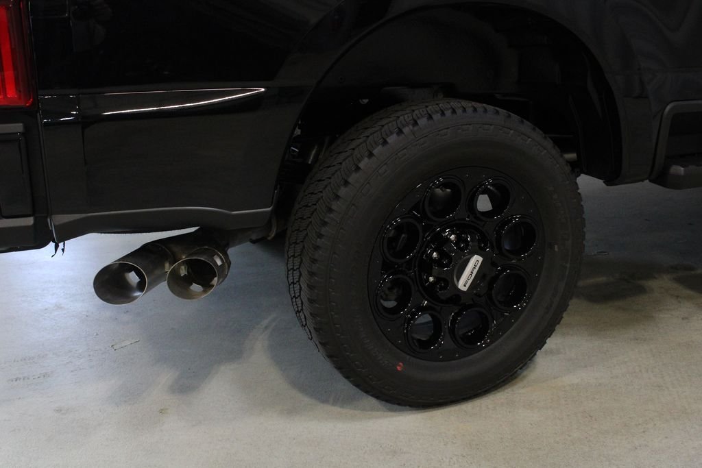 New 2026 Agate Black Metallic Ford Lariat image 27