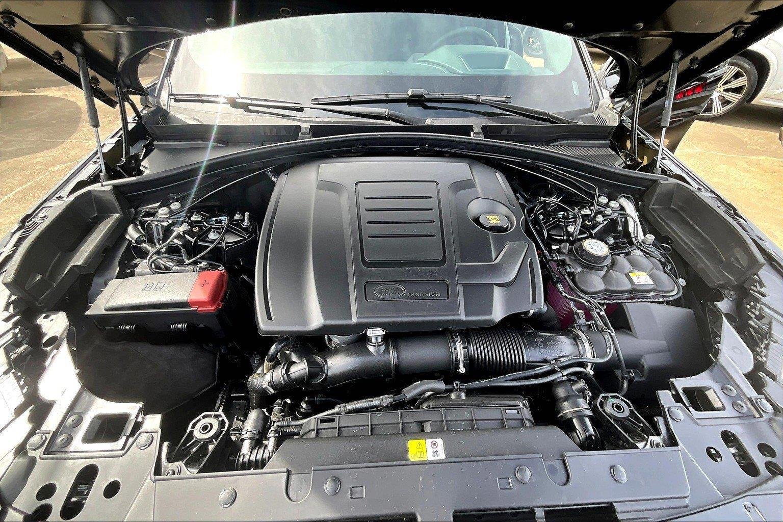 New 2026 Santorini Black Land Rover Dynamic image 16
