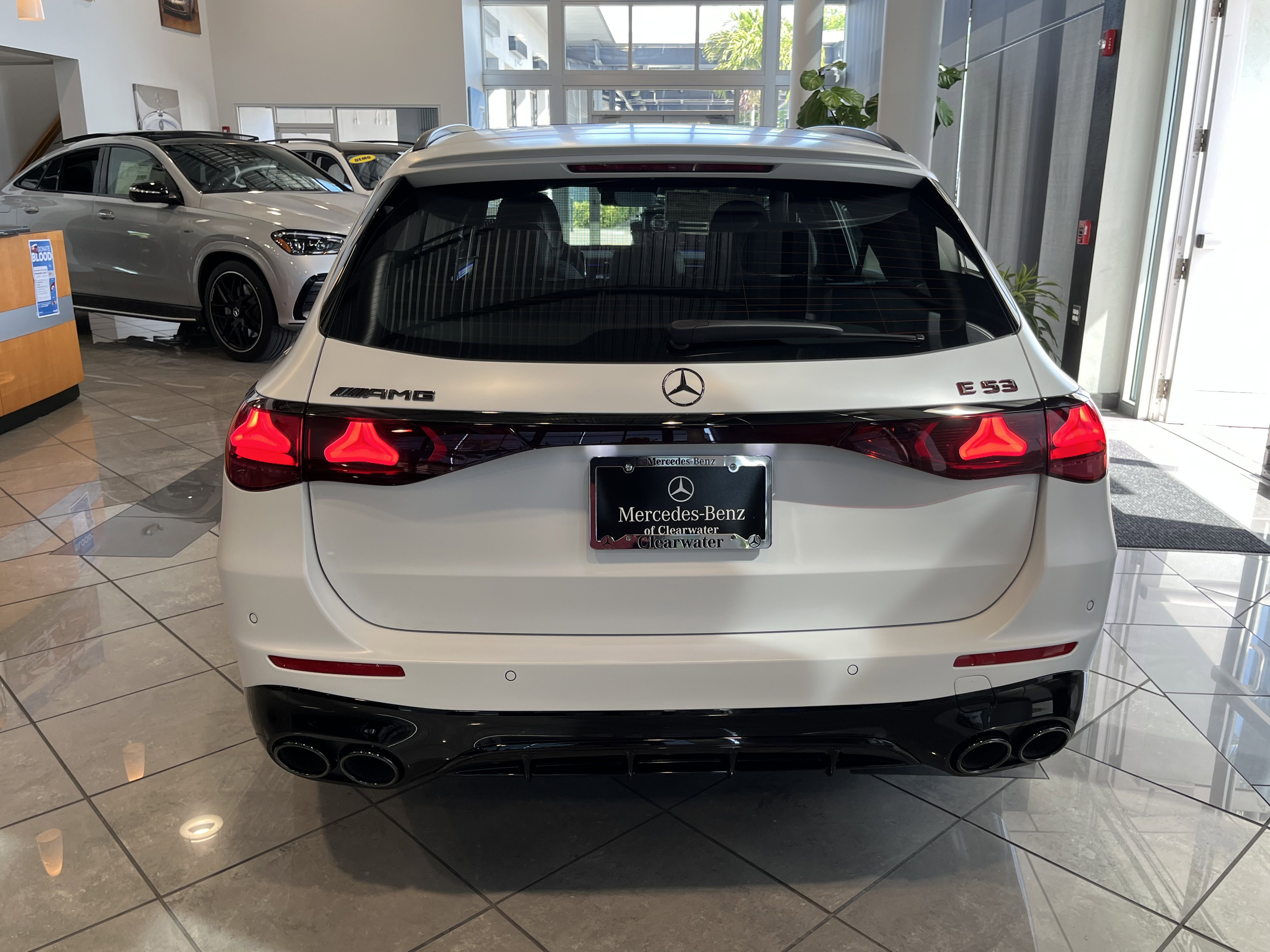 New 2026 MANUFAKTUR Moonlight White Magno Mercedes-Benz AMG® E 53 E image 32