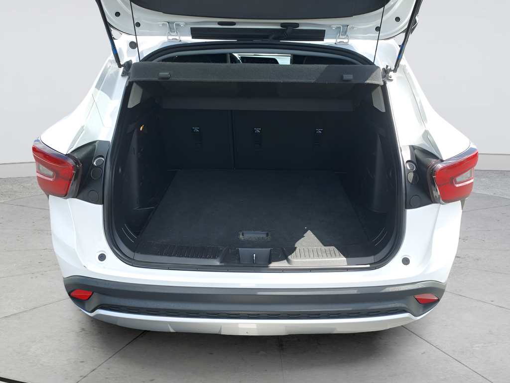 Used 2025 White Chevrolet LT image 21