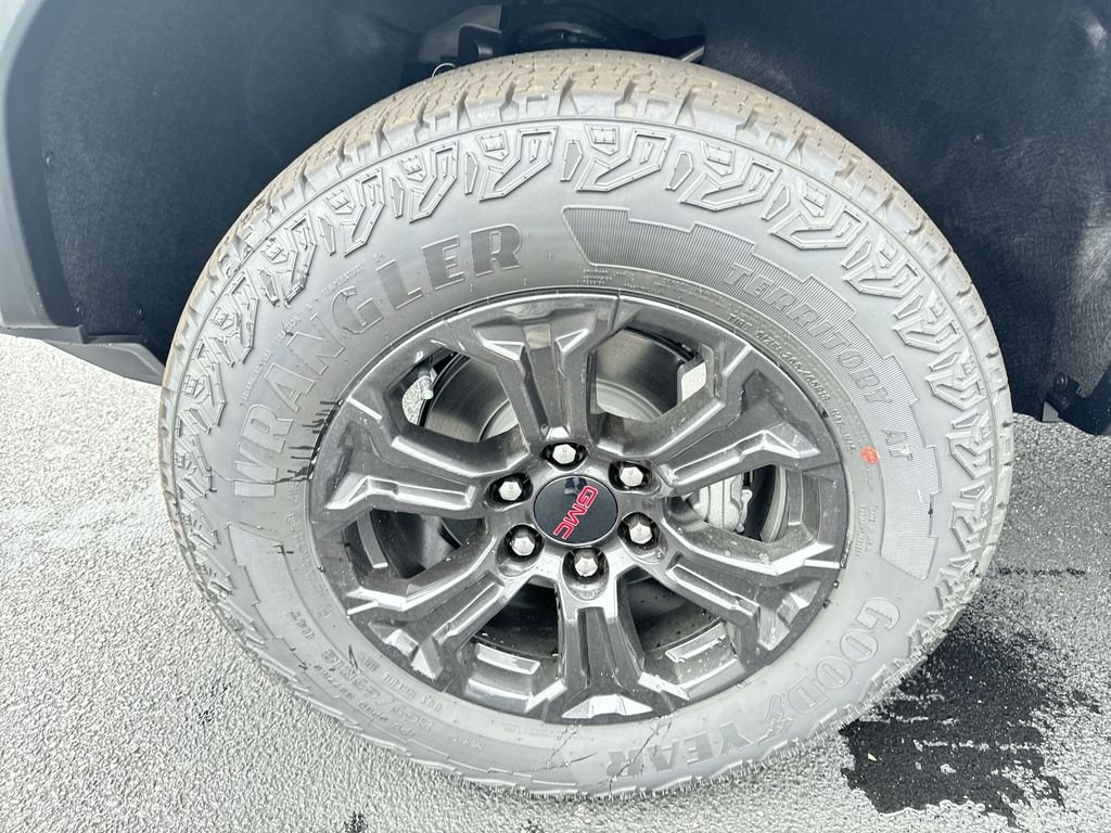 Used 2024 White GMC Elevation image 16