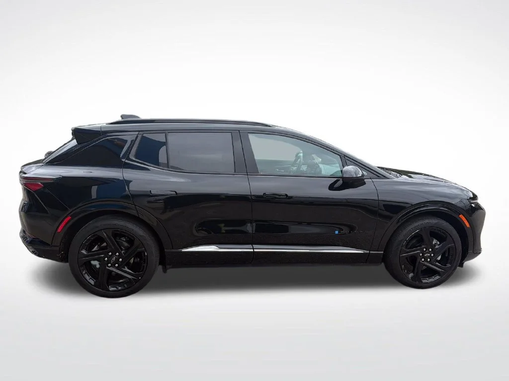 2025 Chevrolet Equinox EV RS - Photo 37