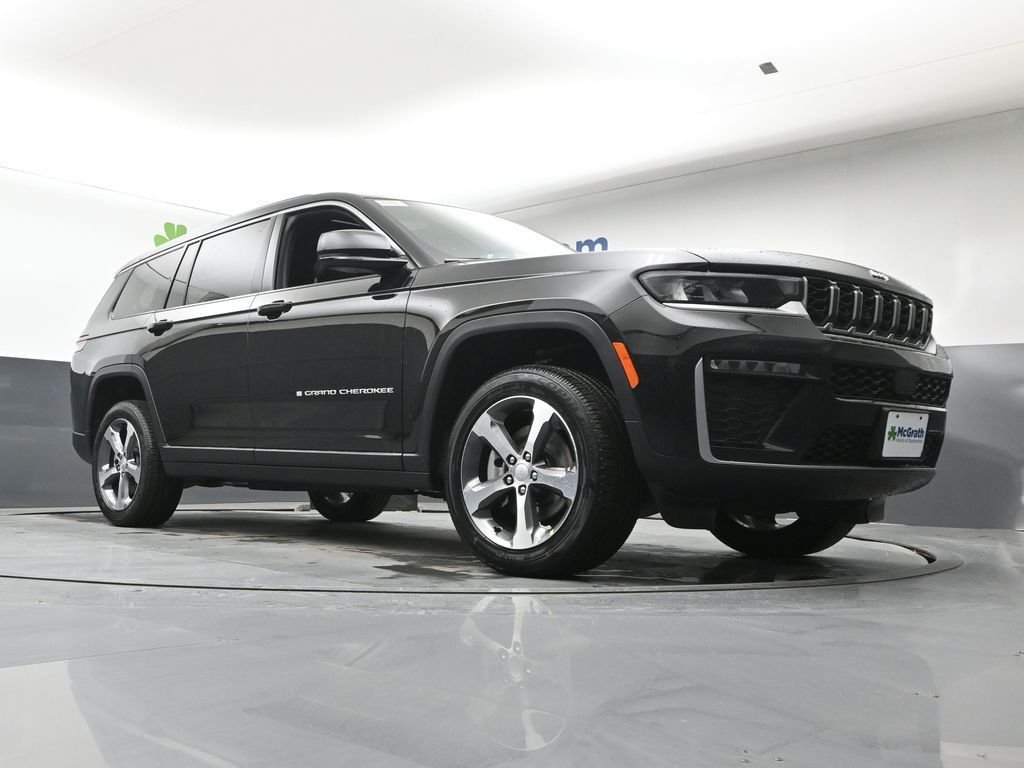 New 2026 Diamond Black Crystal Pearlcoat Jeep Limited image 28
