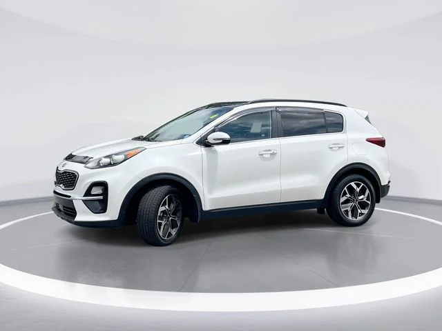 Used 2022 White Kia EX image 1