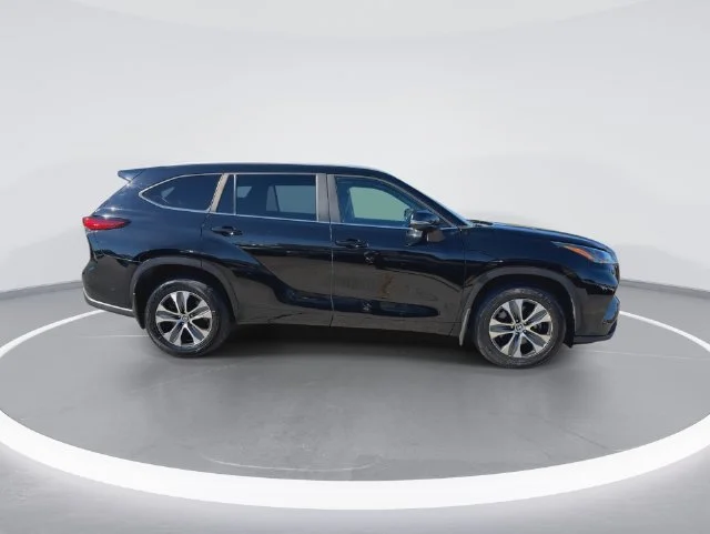 Used 2023 Black Toyota XLE image 9