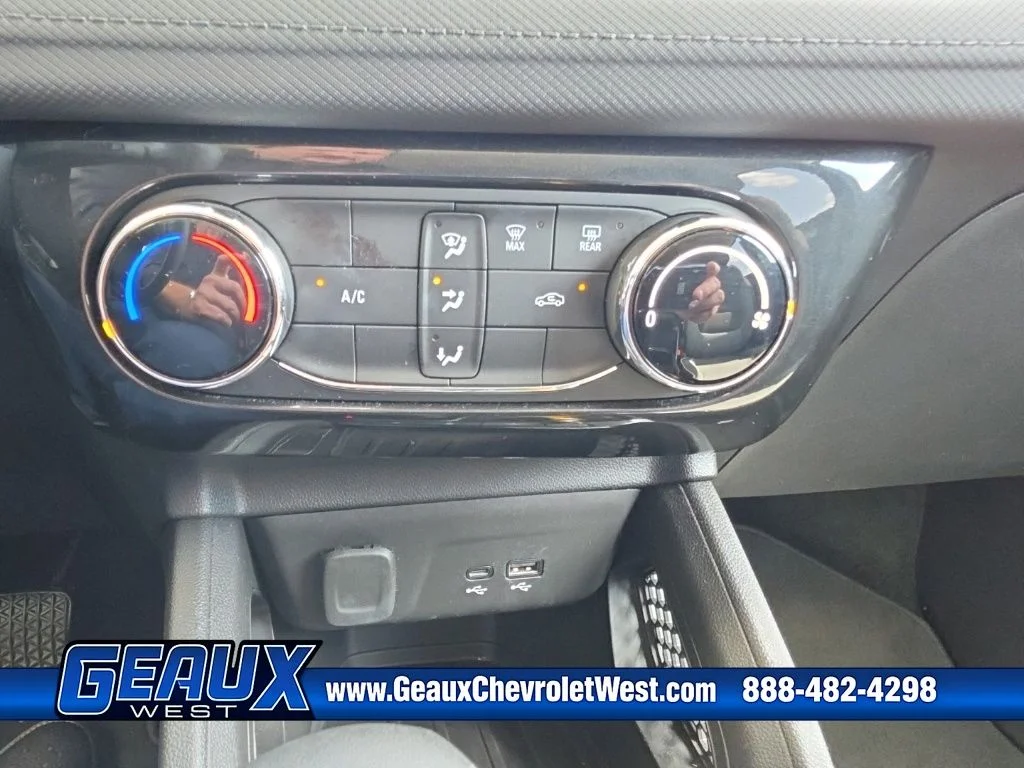 Used 2025 Gray Chevrolet LT image 17