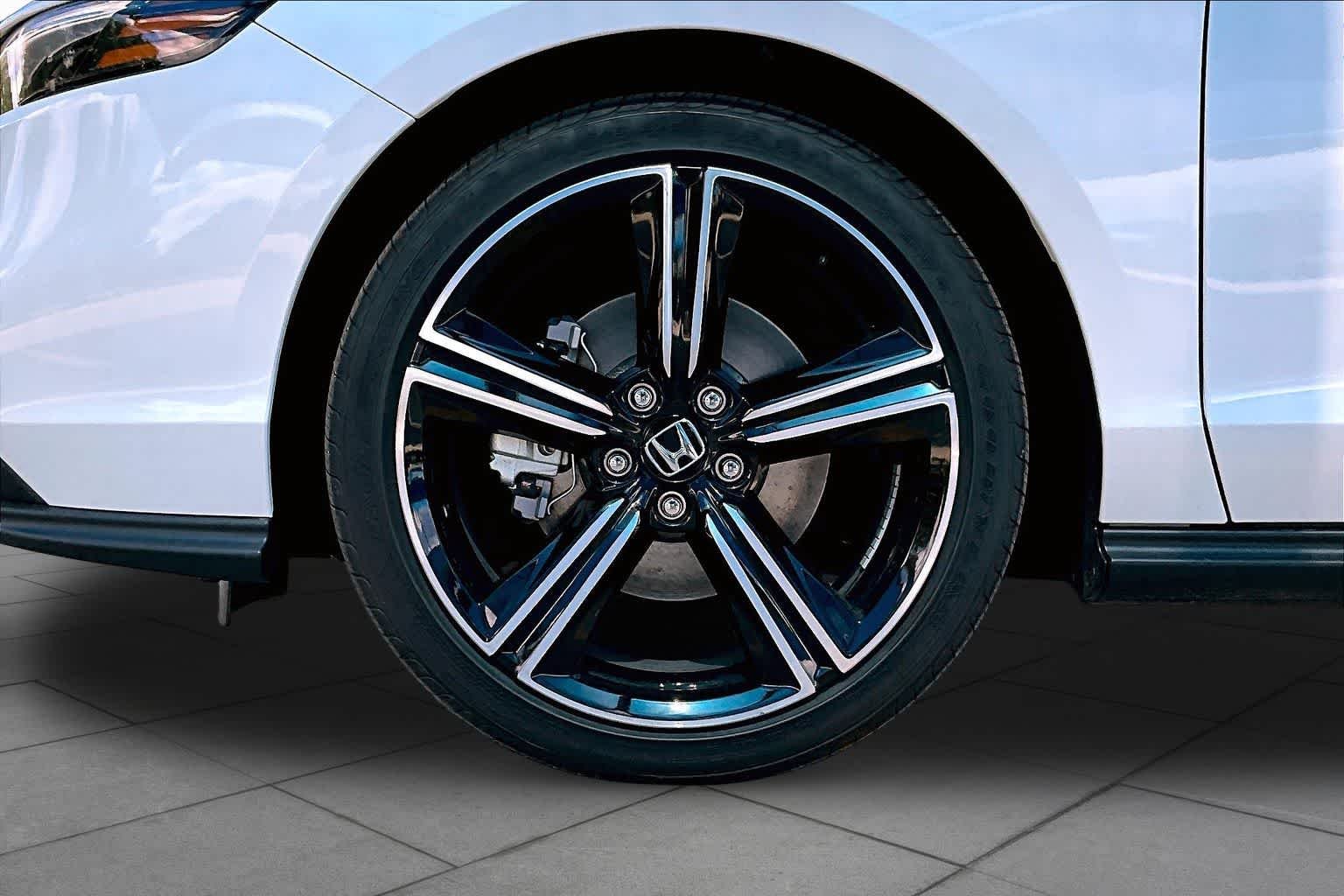 New 2026 Platinum White Pearl Honda Sport Hybrid image 12