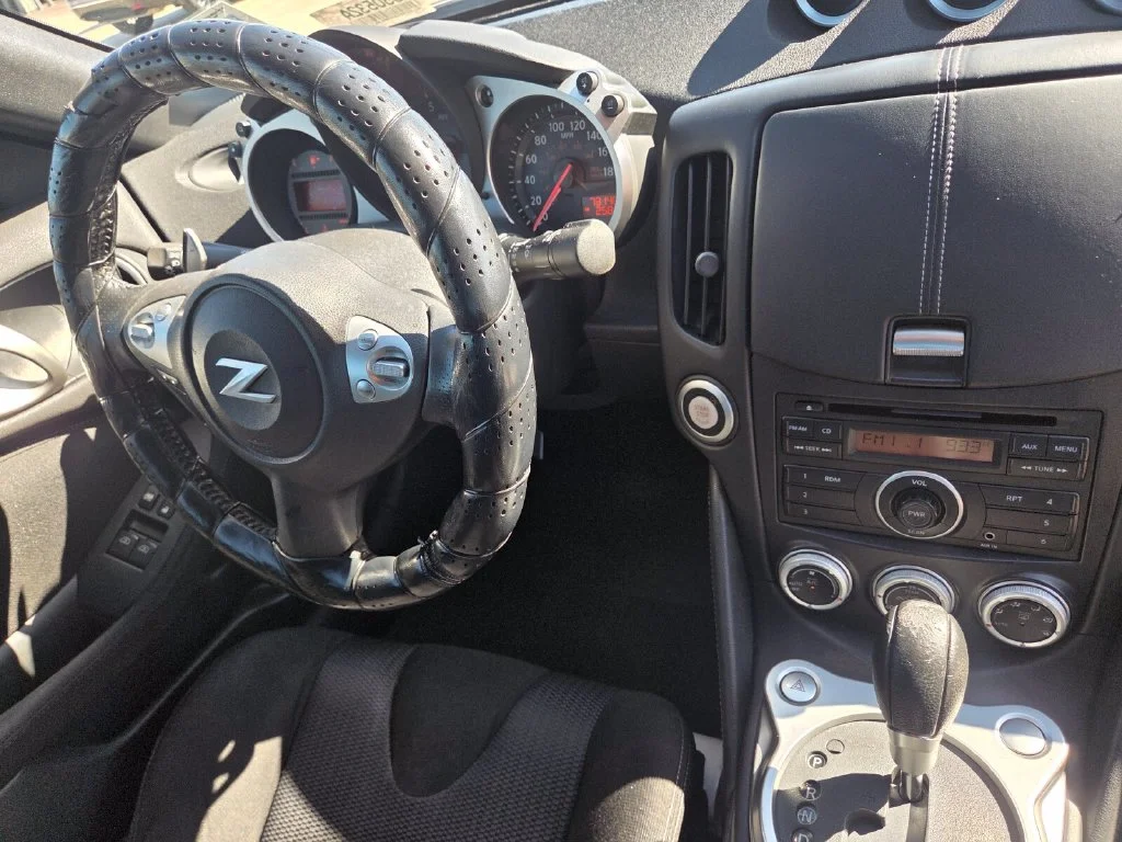 Used 2014 Gray Nissan Base image 27