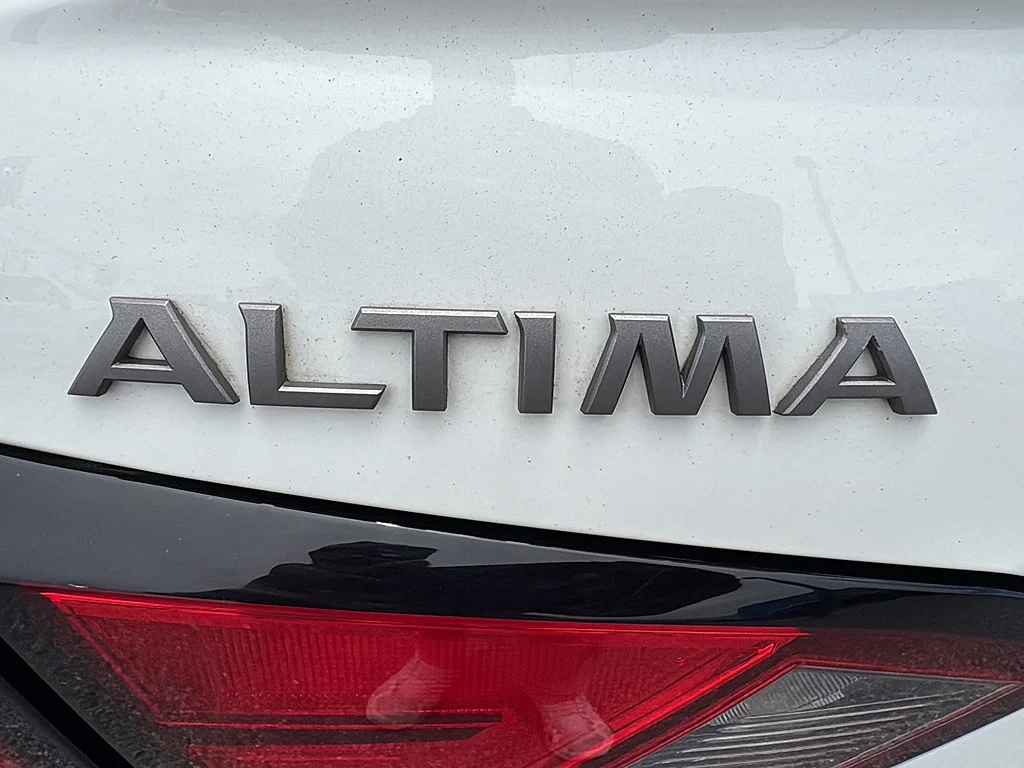 Used 2024 WHITE Nissan  image 12