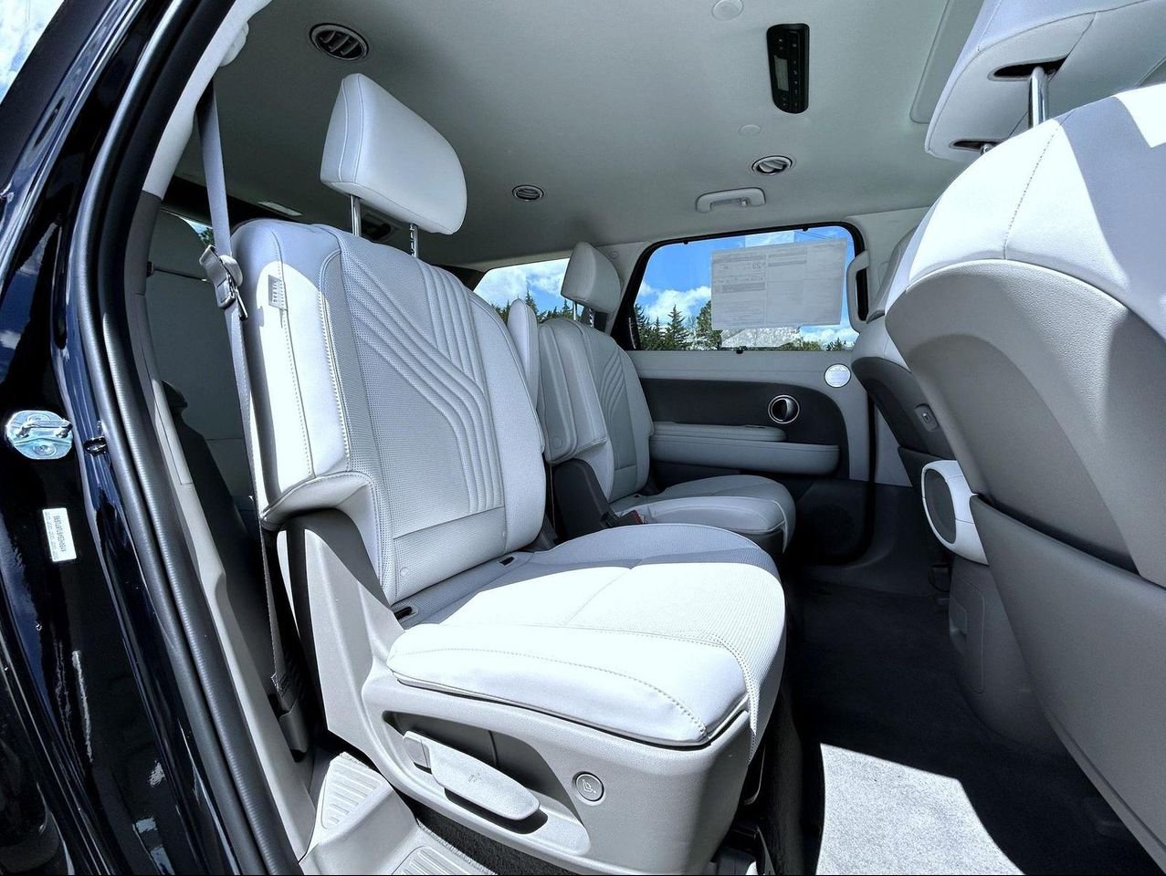 New 2026 Black Hyundai SEL Premium image 18