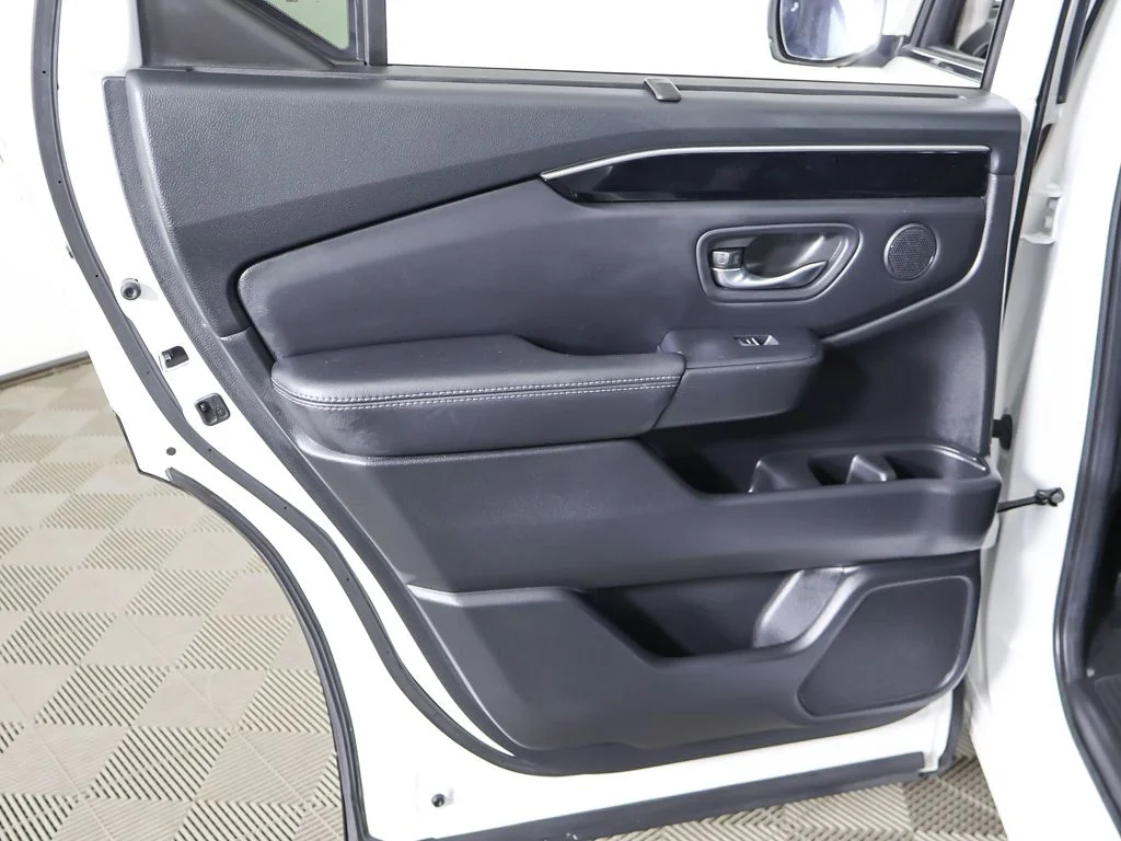 Used 2023 White Honda EX-L image 24