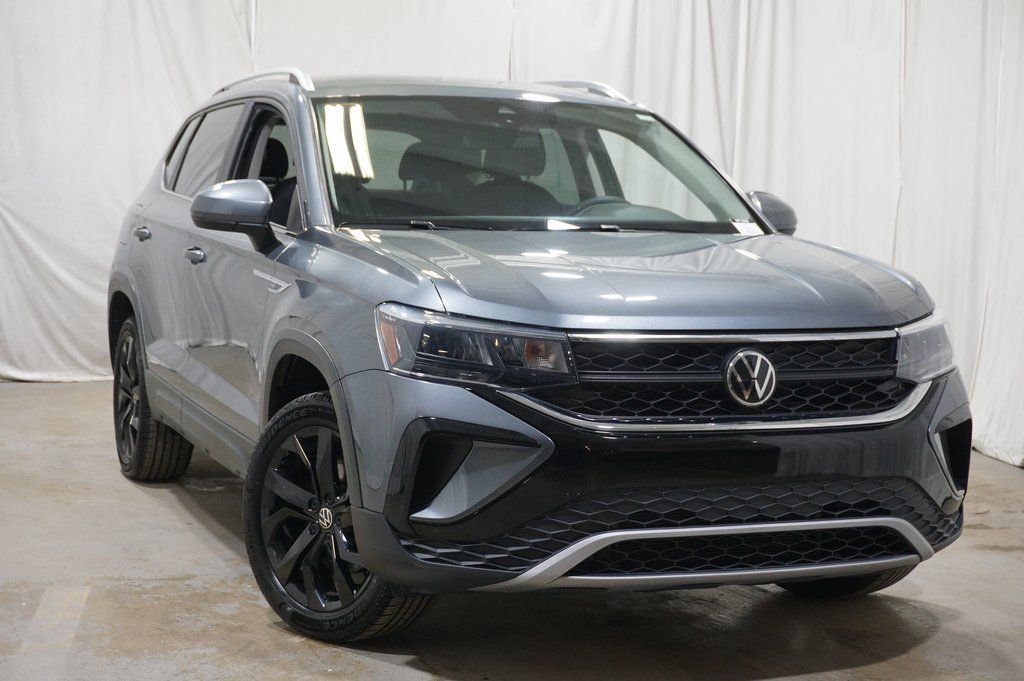 Certified 2022 Volkswagen Taos SE with VIN 3VVYX7B20NM076751 for sale in Evanston, IL