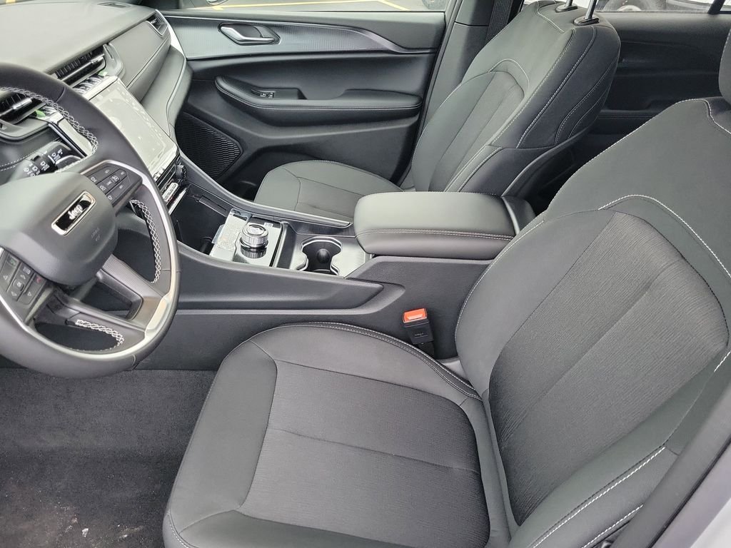 New 2026 Silver Zynith Jeep Laredo image 21
