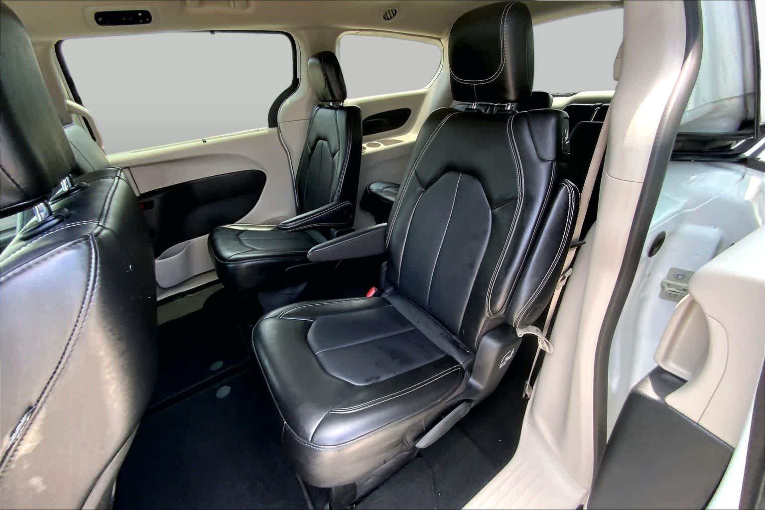 Used 2024 Bright White Clearcoat Chrysler Touring L image 20