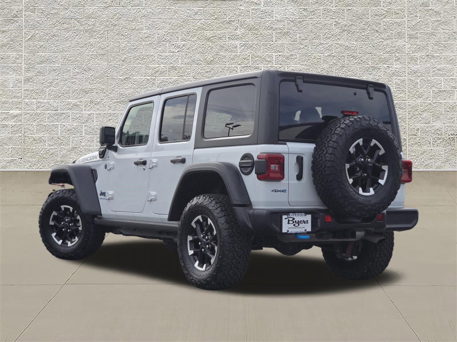 Used 2025 Bright White Clearcoat Jeep Rubicon image 5