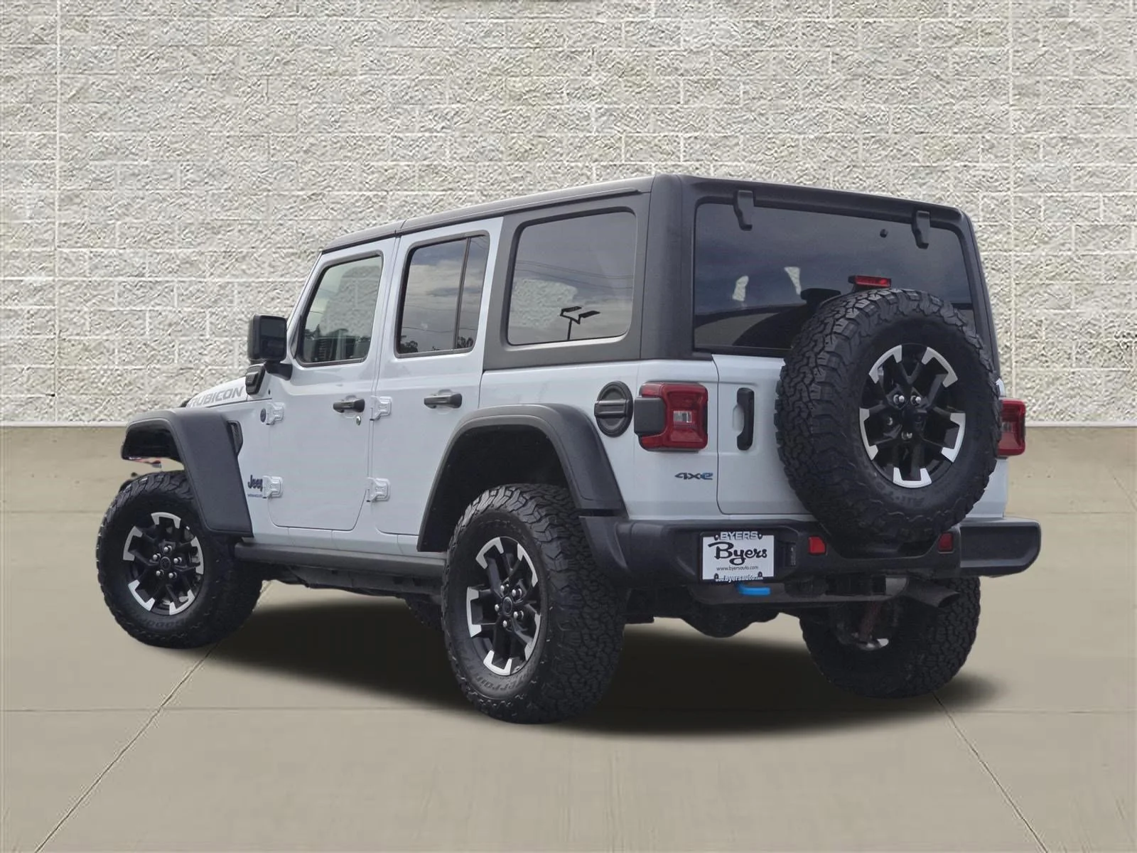 Used 2025 Bright White Clearcoat Jeep Rubicon image 5