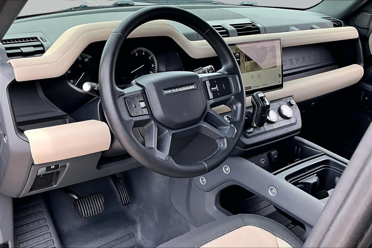 Used 2023 Eiger Grey Metallic Land Rover X-Dynamic SE image 18