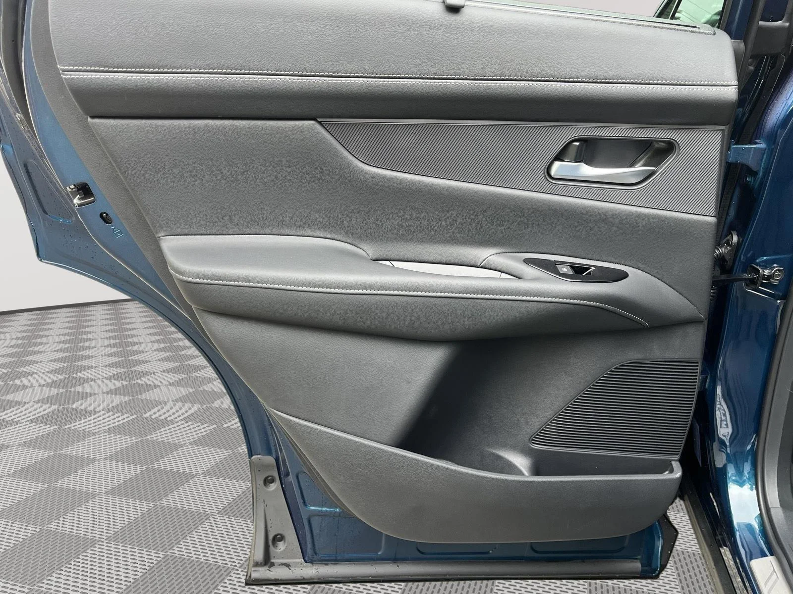 New 2026 Aurora Blue Pearl Metallic Nissan Platinum image 11
