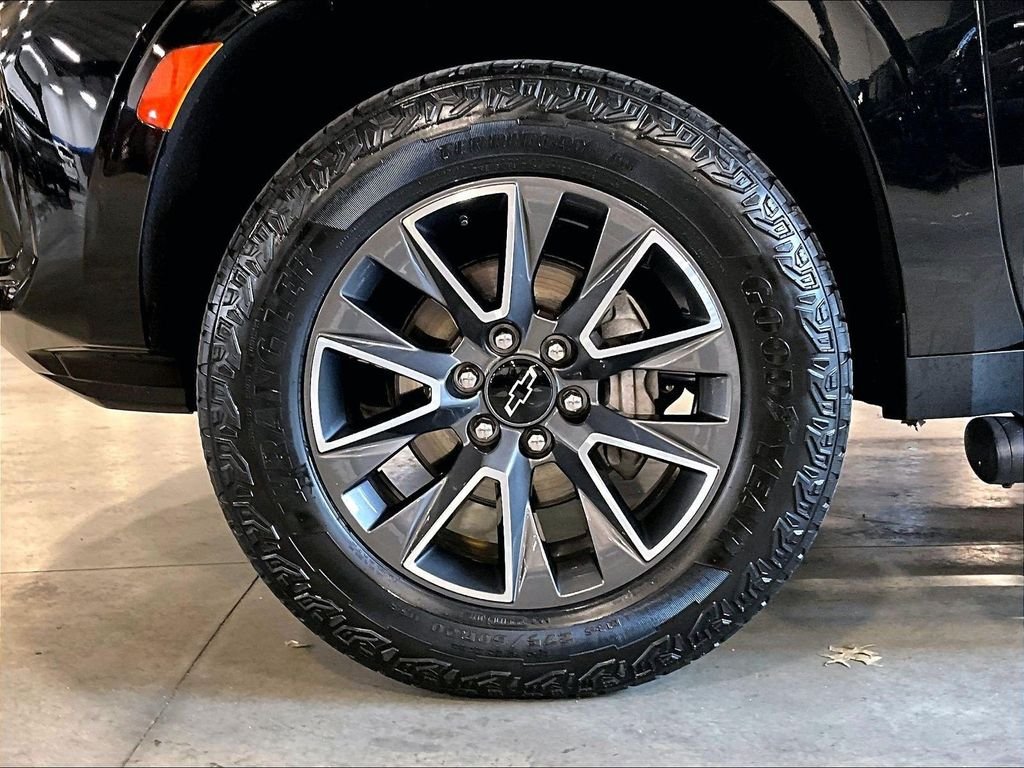 Used 2023 Black Chevrolet Z71 image 7