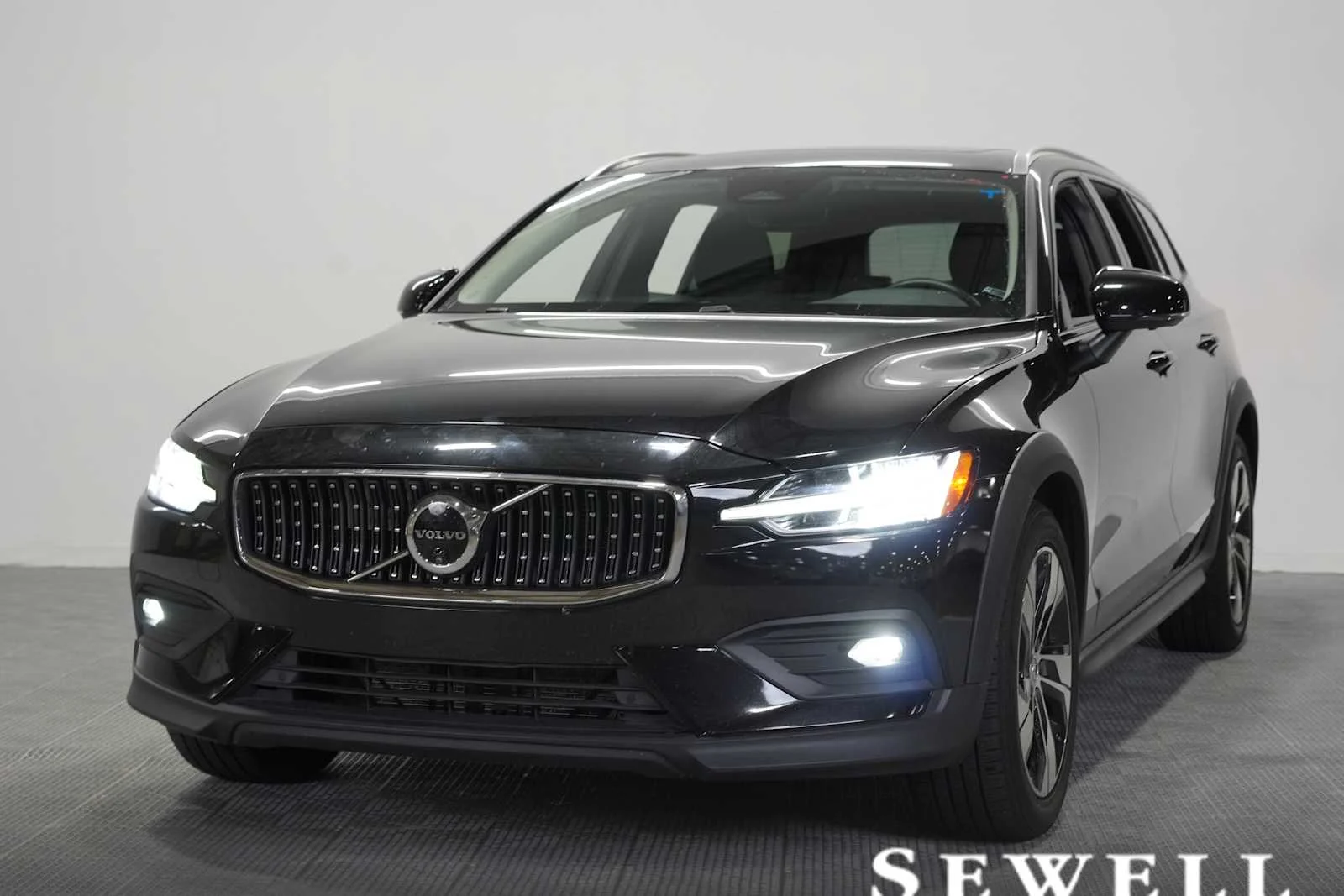2024 Volvo V60 Cross Country B5 Plus AWD's photo