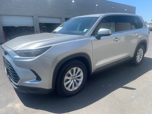 Used 2025 Silver Toyota XLE image 3