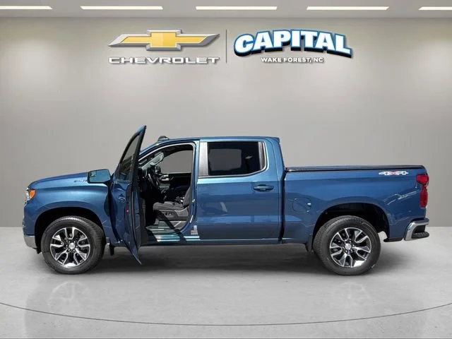 Used 2024 Lakeshore Blue Metallic Chevrolet LT (2FL) image 10