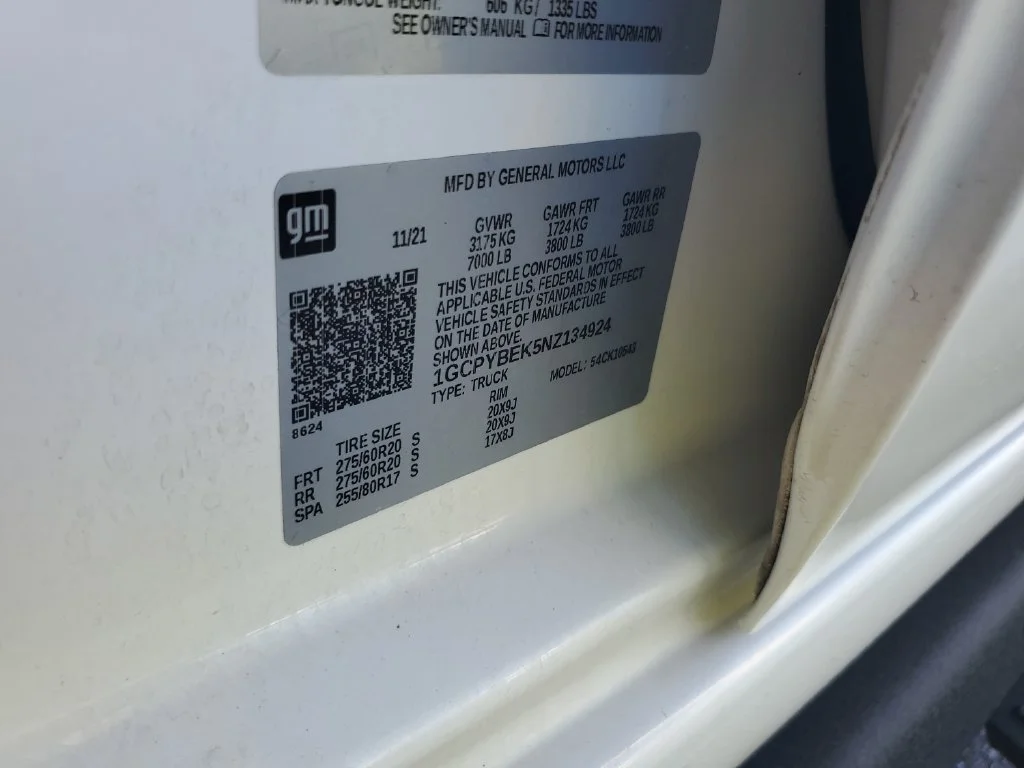 Used 2022 SUMMIT WHITE Chevrolet Custom image 27