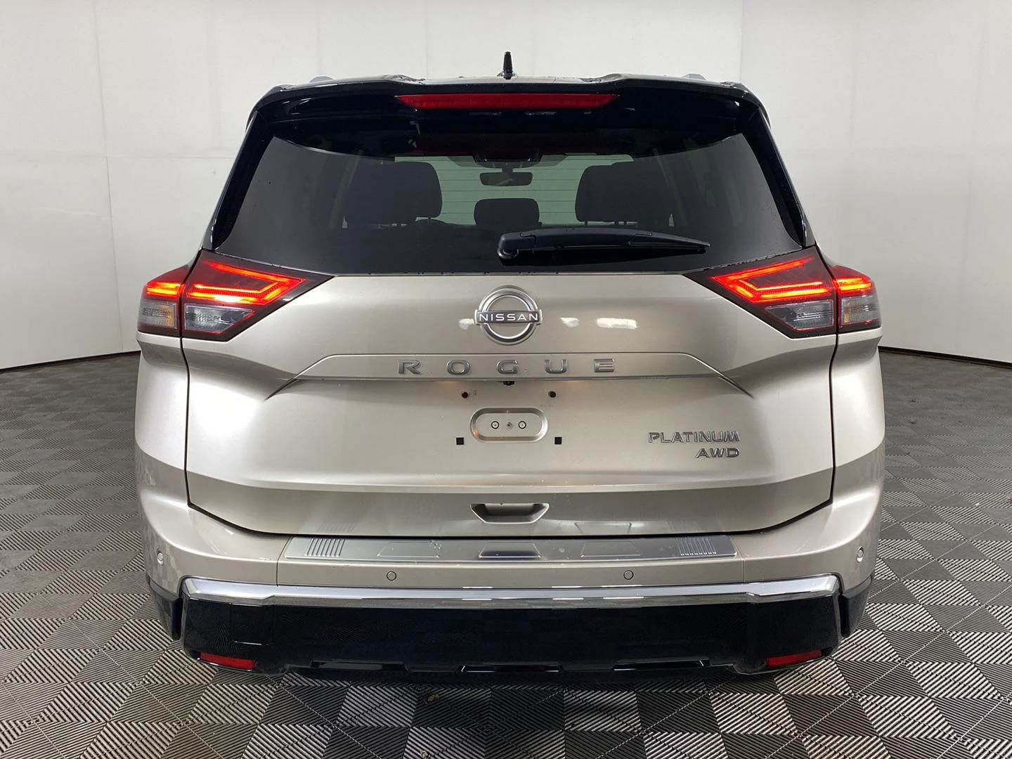 Used 2024 Champagne Silver Metallic/Super Black Nissan Platinum image 6