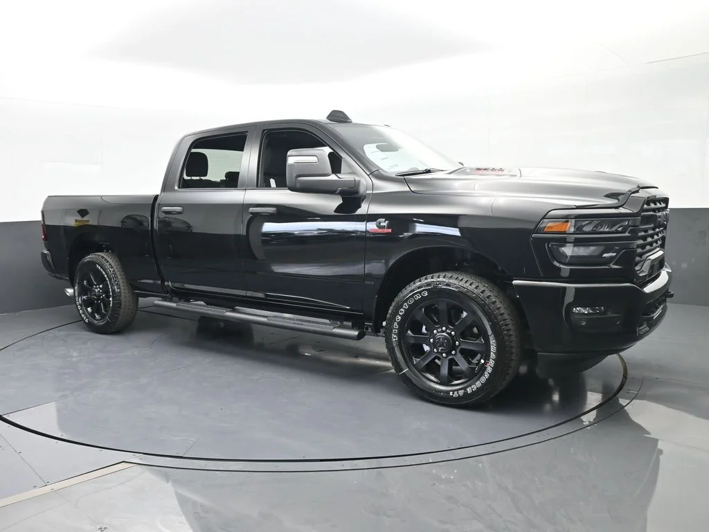 New 2026 Diamond Black Crystal Pearl-Coat Exterior Paint RAM Tradesman image 8