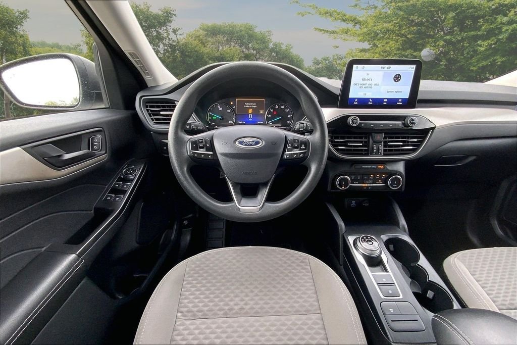 Used 2022 White Ford SE image 8