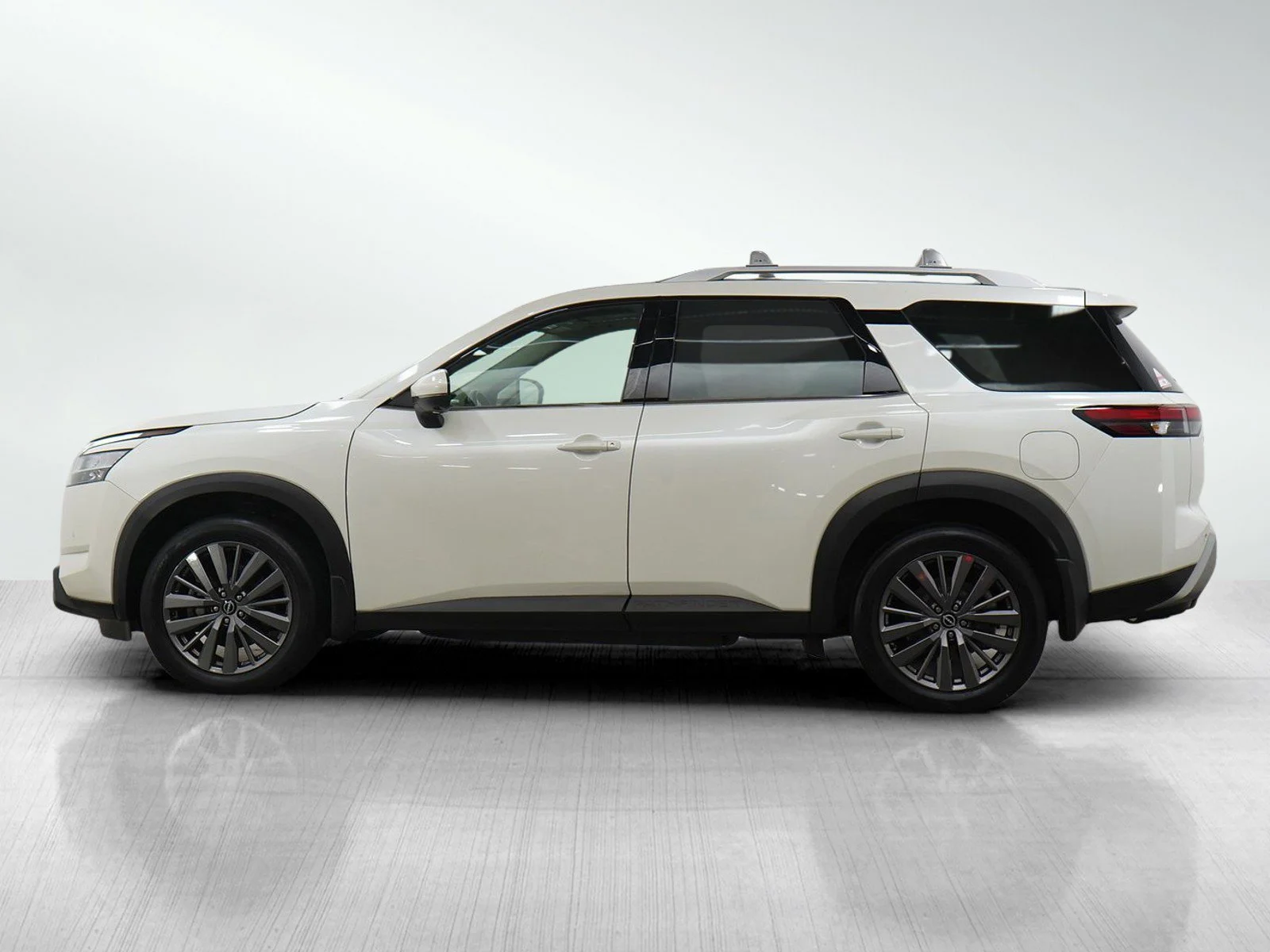 Used 2023 Pearl White Tricoat Nissan SL image 2