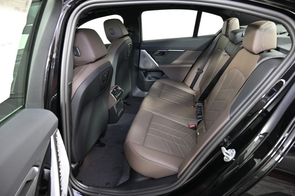 New 2027 Black Sapphire Metallic BMW 550e xDrive image 24